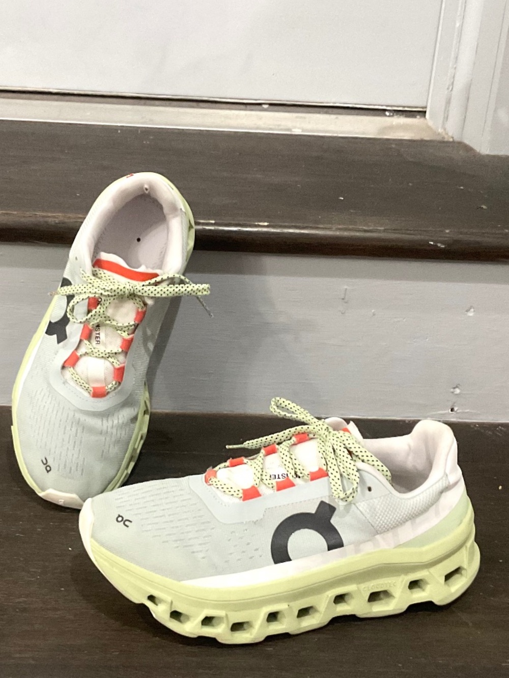 On CLOUDMONSTER Women’s Comfort Running Shoes Size 9/40.5